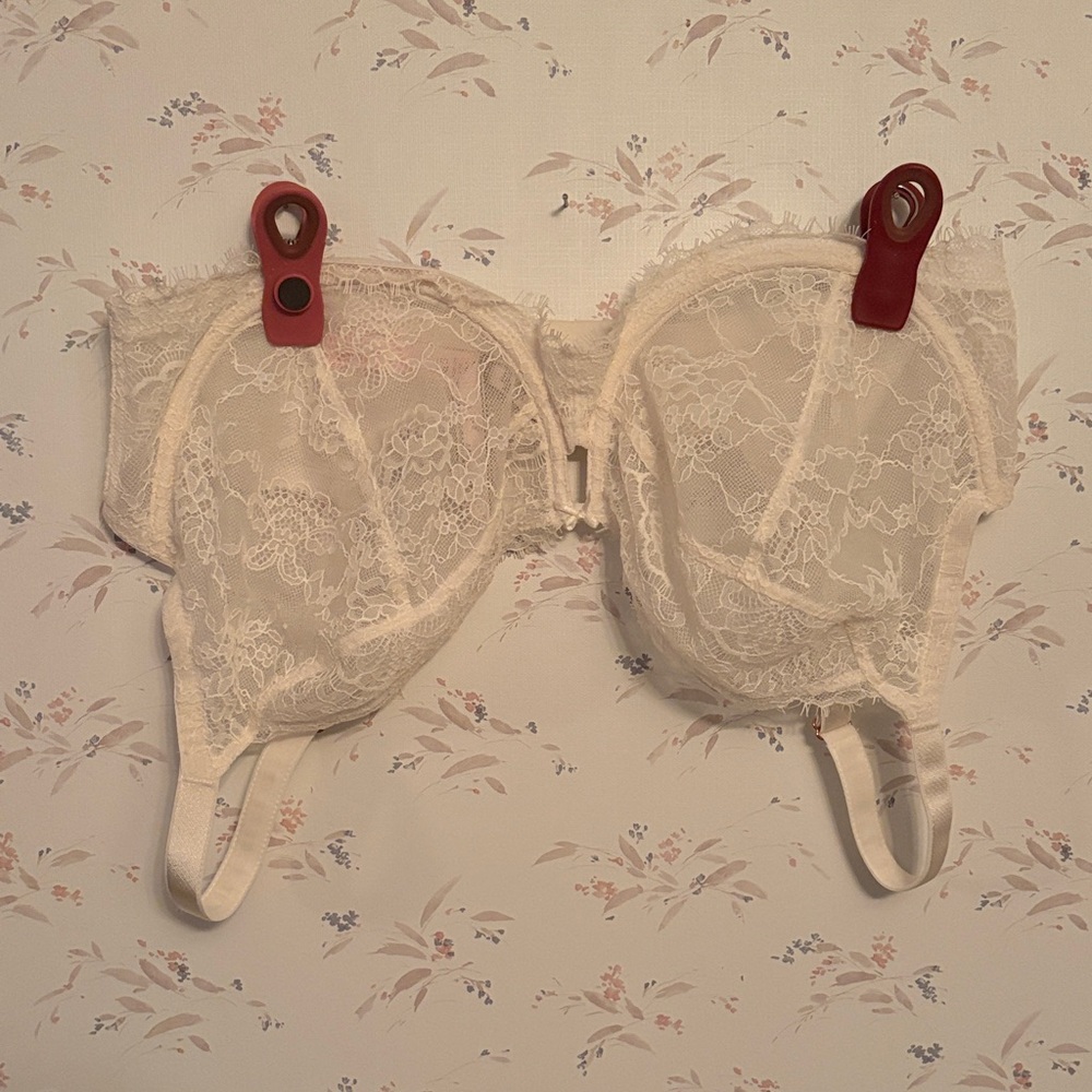 Victoria's Secret Lace Underwire Bra - Cream